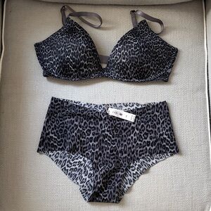 Victoria’s Secret Sexy Tee Push-Up Bra 34C & No-Show Cheeky Panty Medium